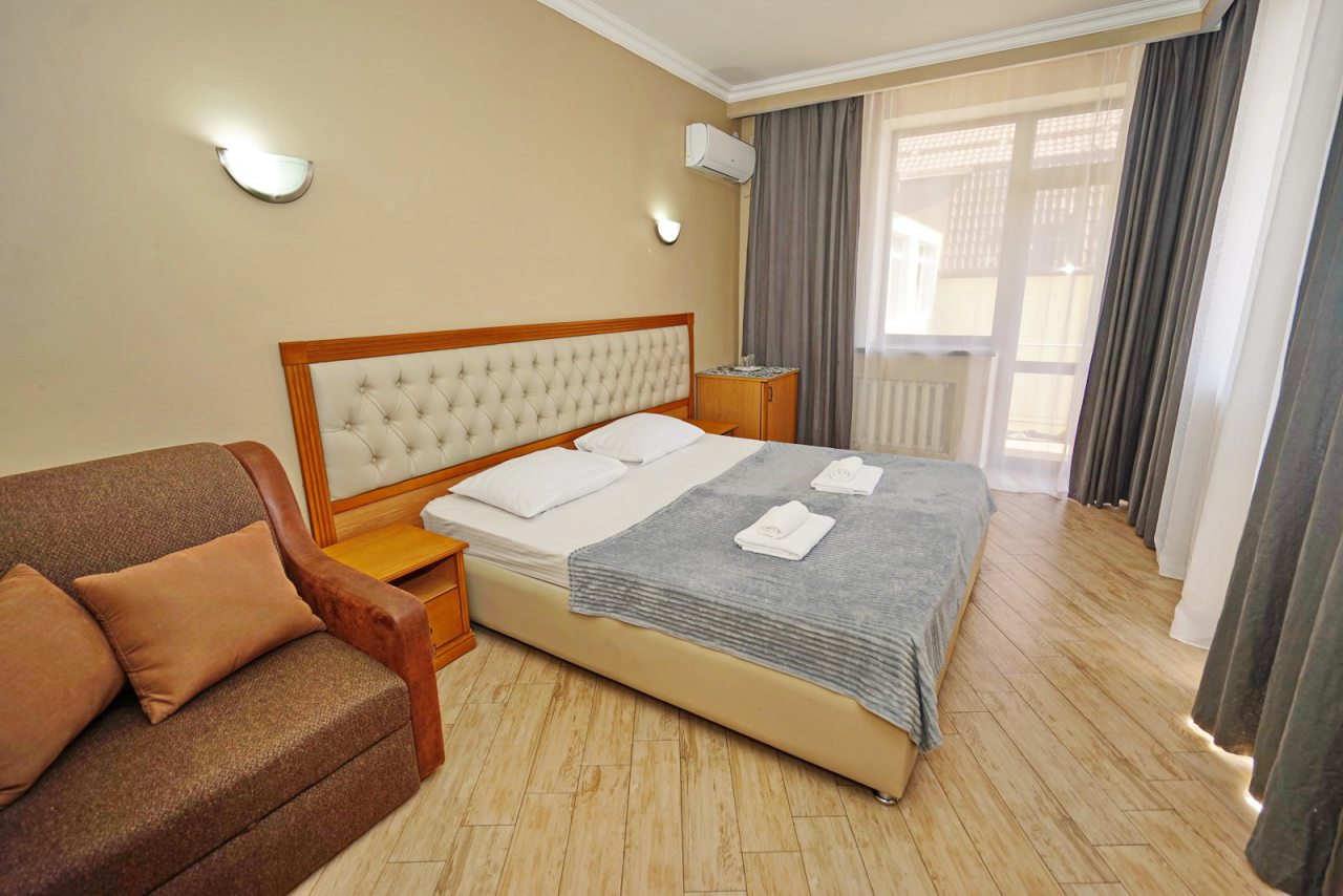 Двухместный (Комфорт с балконом), Отель Пятница