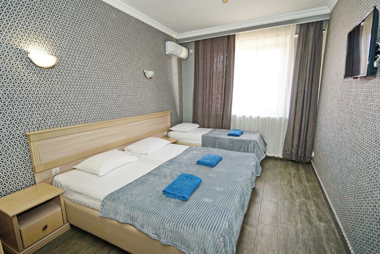 Трёхместный и более (Стандарт), Отель Пятница