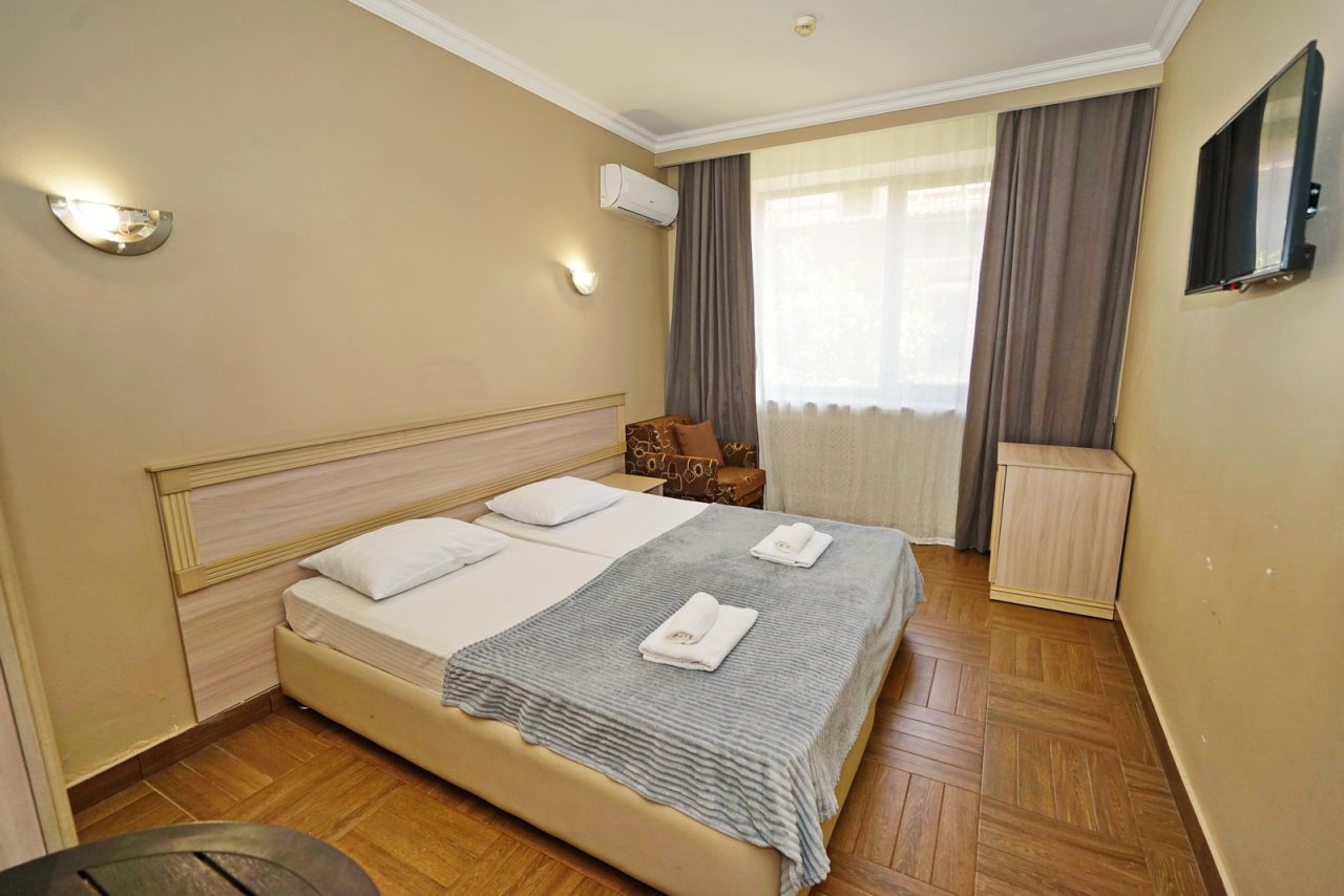 Трёхместный и более (Стандарт), Отель Пятница