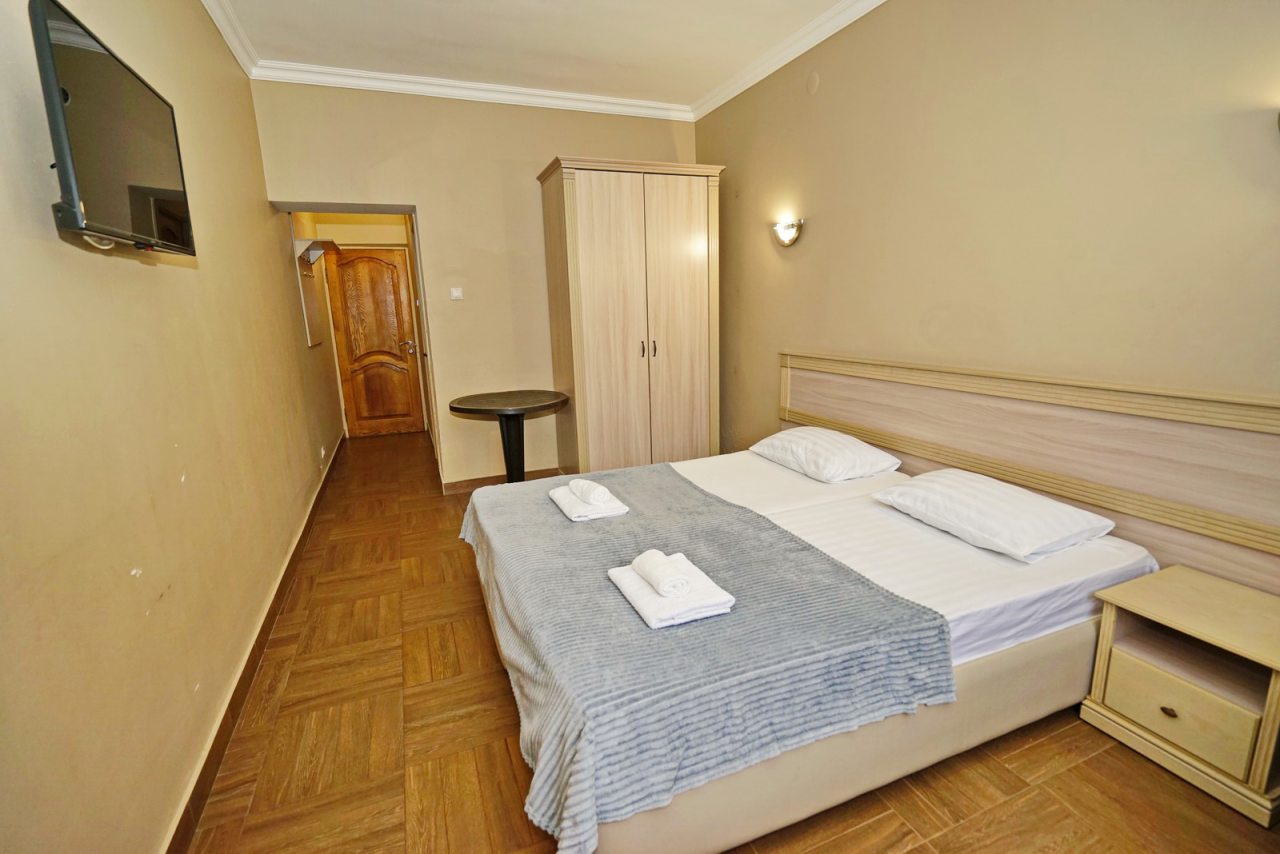 Трёхместный и более (Стандарт), Отель Пятница