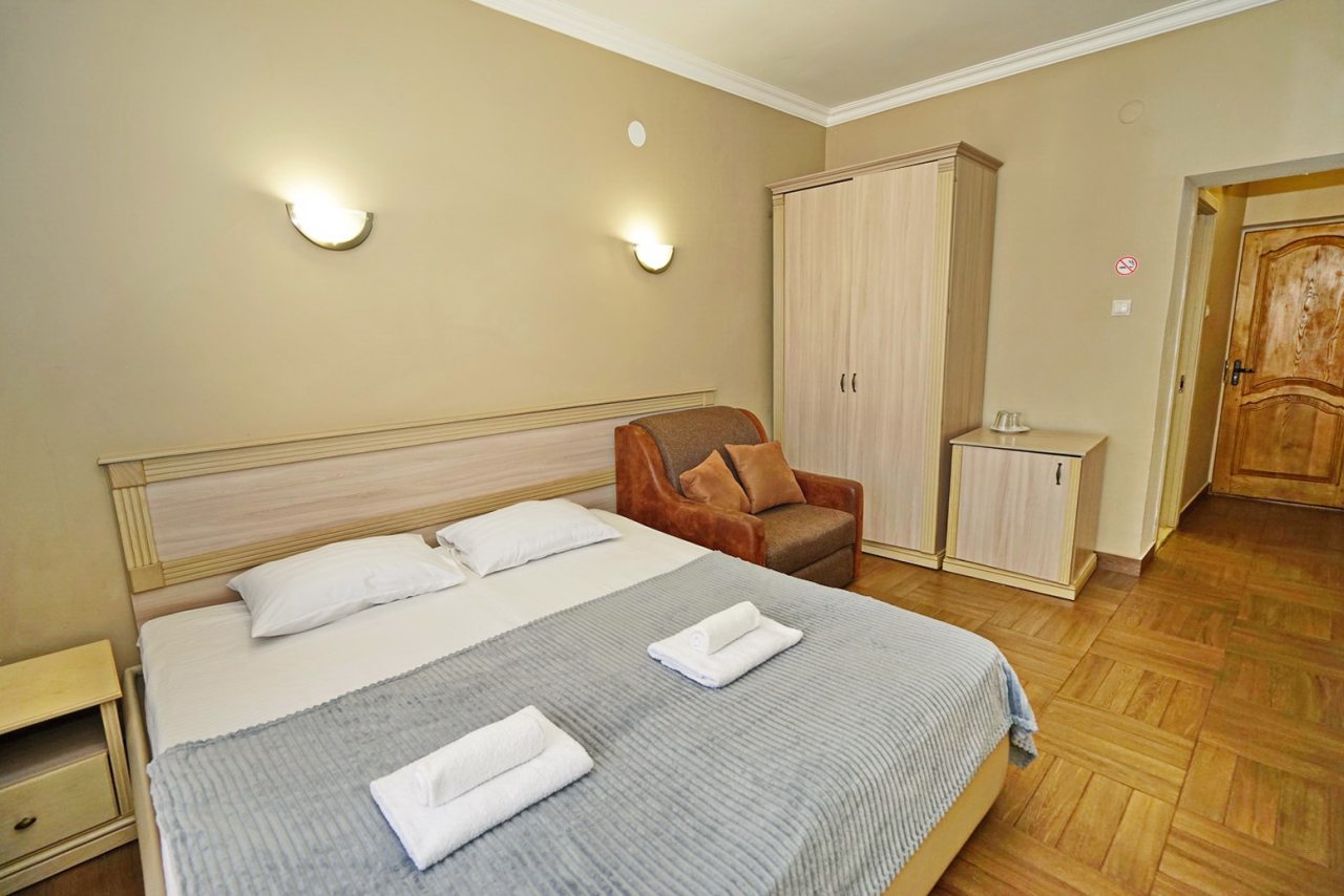 Трёхместный и более (Комфорт с балконом), Отель Пятница