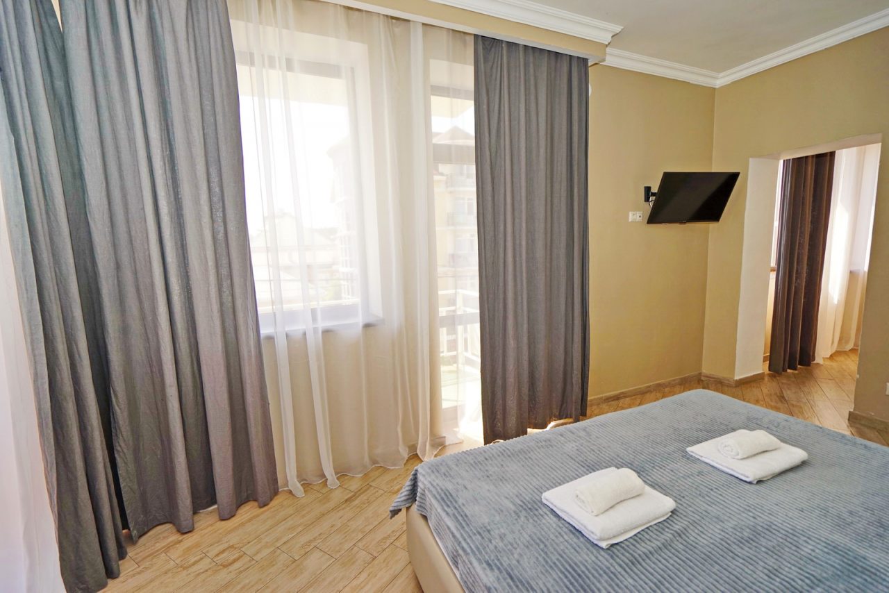 Трёхместный и более (Комфорт с балконом), Отель Пятница