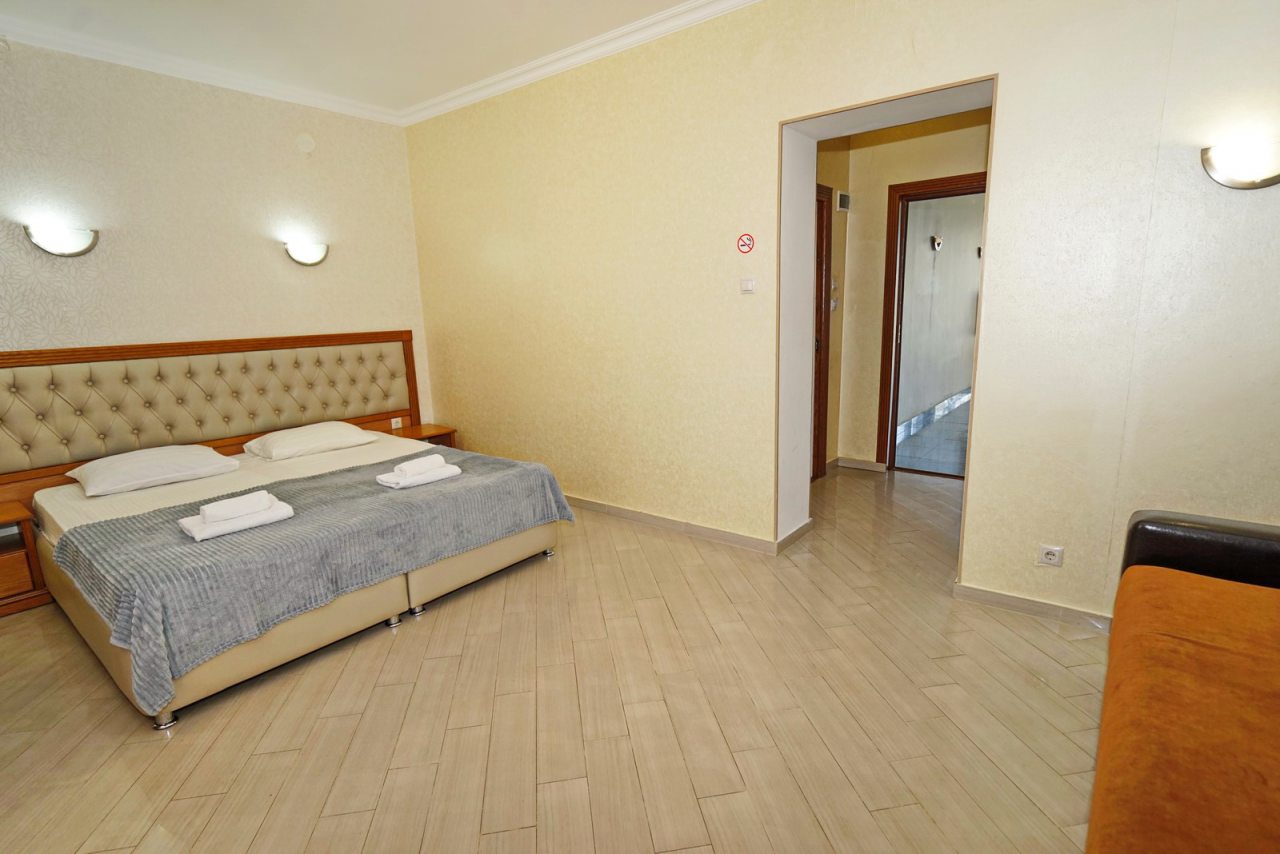 Четырехместный (Комфорт с балконом), Отель Пятница