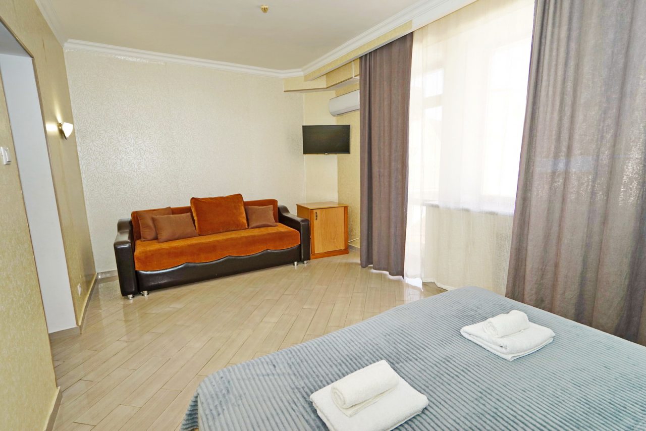 Четырехместный (Комфорт с балконом), Отель Пятница