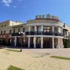 Парковка, Гостиница Корона
