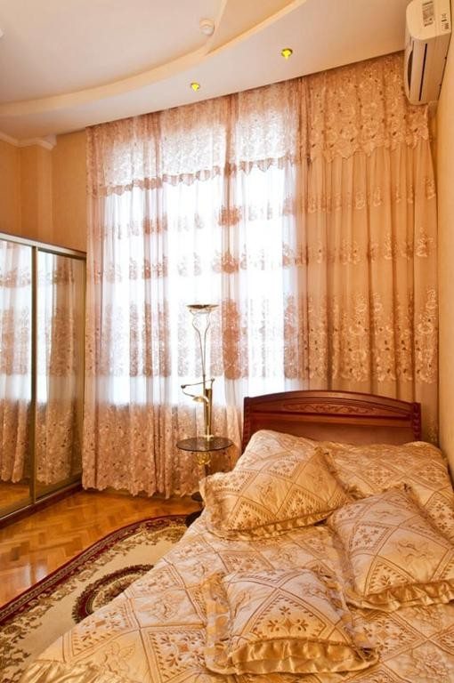 Одноместный (С полутороспальной кроватью) гостиницы Версаль, Краснодар