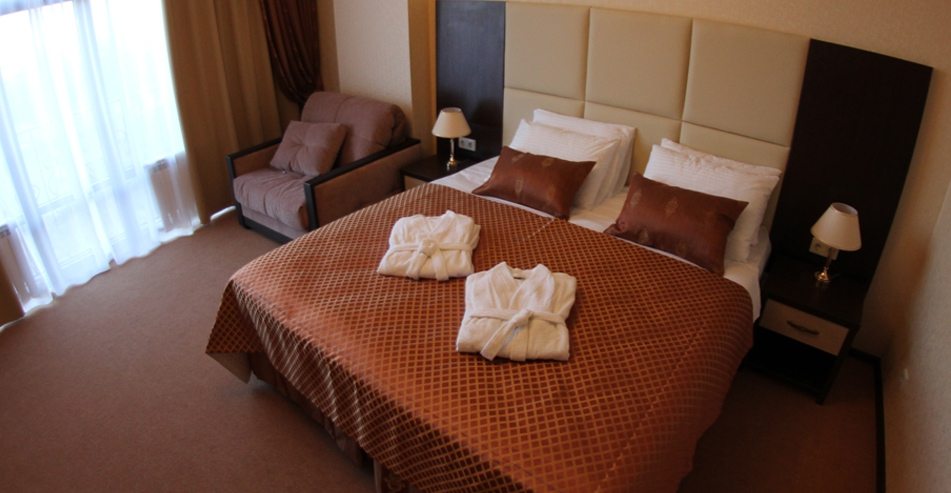 Номер с двуспальной кроватью в гостинице Панорама, Кисловодск. Гостиница Панорама
