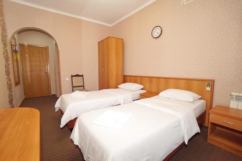 Двухместный (Стандарт, С 1 кроватью или 2 отдельными кроватями) отеля Villa Gold, Адлер