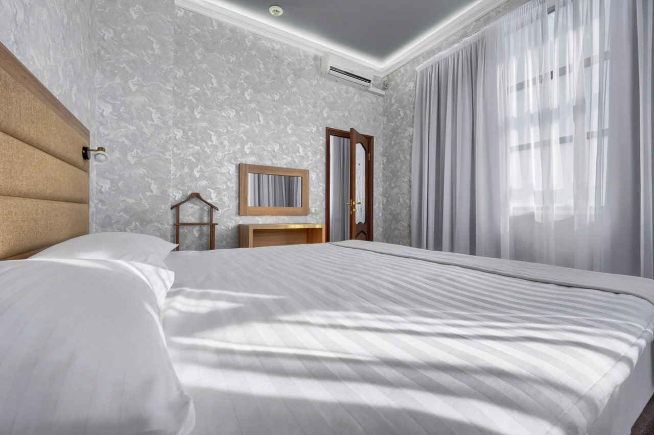 Люкс, Гостиница Астория