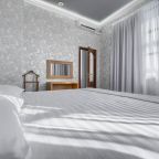 Люкс, Гостиница Астория