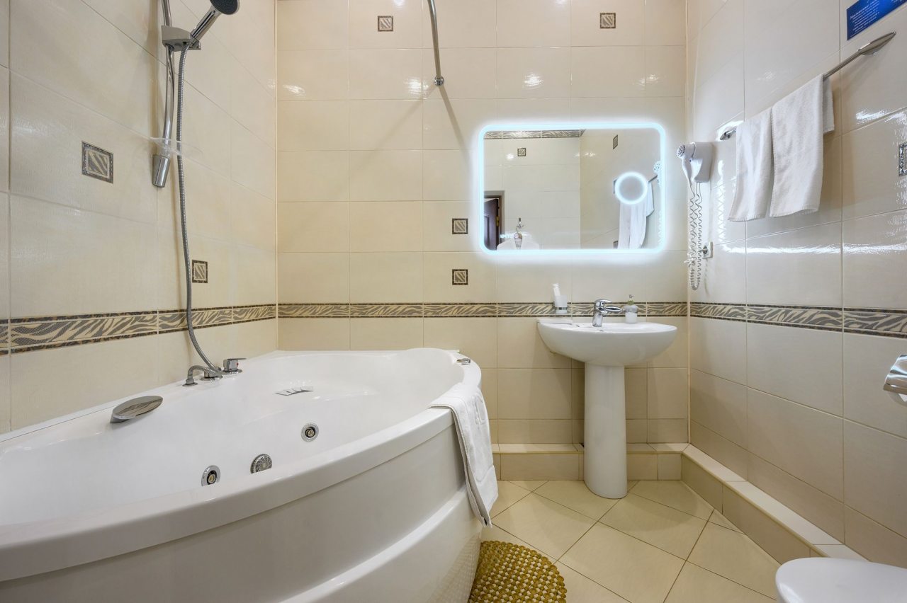 Люкс, Гостиница Астория