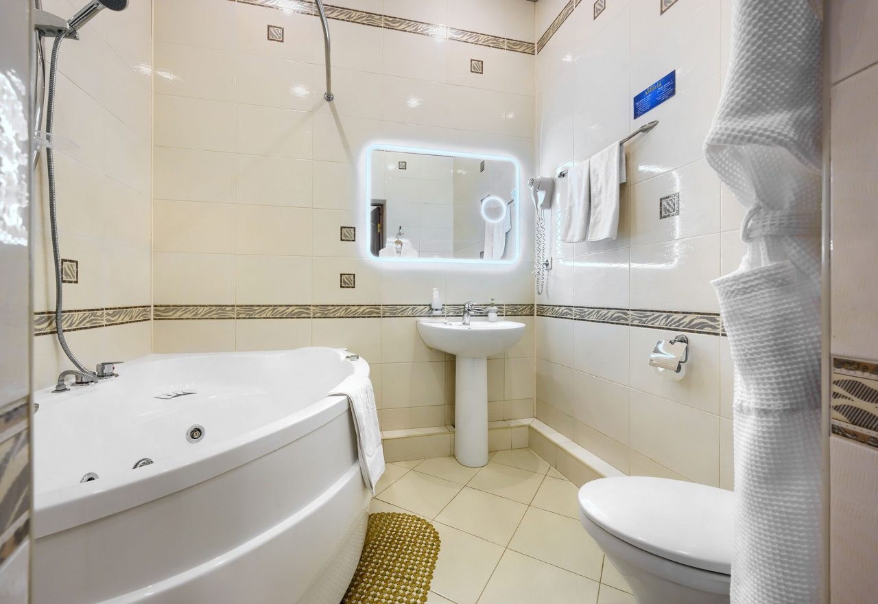 Люкс, Гостиница Астория