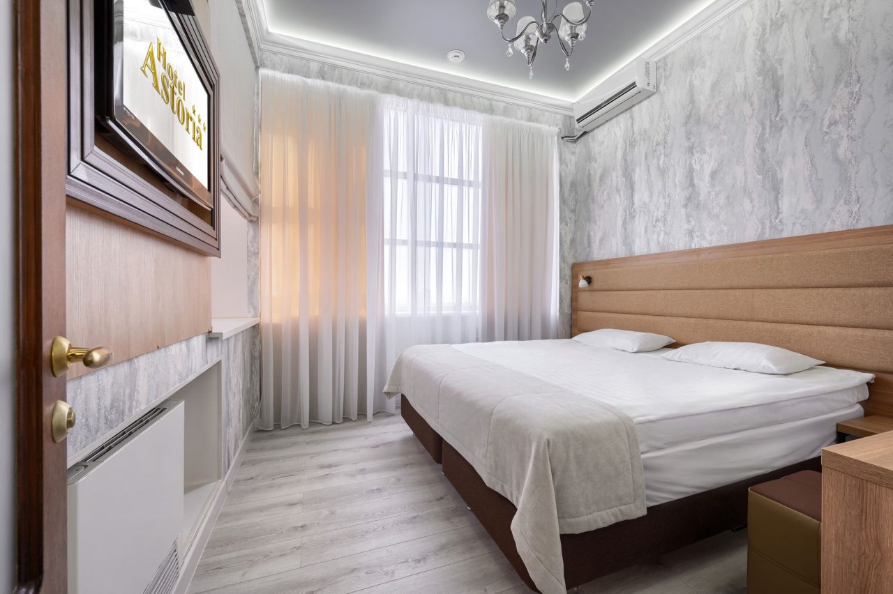 Люкс, Гостиница Астория