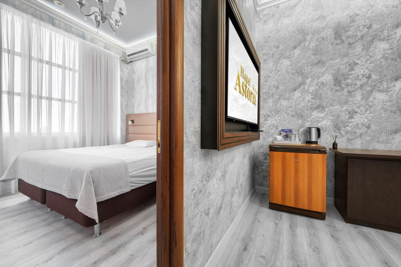 Люкс, Гостиница Астория