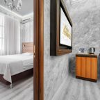 Люкс, Гостиница Астория