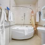 Люкс, Гостиница Астория