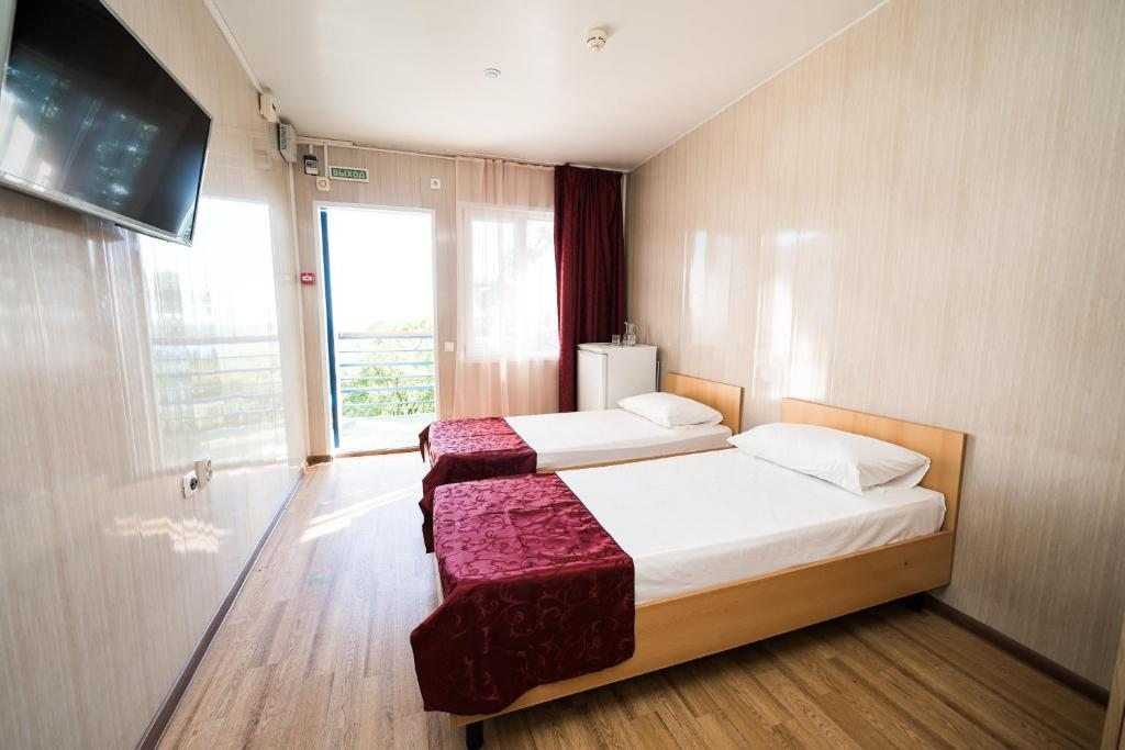 Двухместный (Двухместный номер с 2 отдельными кроватями и террасой) курортного отеля Широкая, Широкая Балка