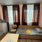 Трёхместный и более (Трехместный эконом (номер 408)), Отель Металлург