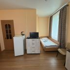 Трёхместный и более (Трехместный стандарт (номер 412)), Отель Металлург