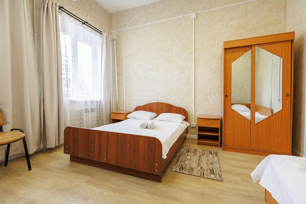 Трёхместный и более (Трехместный эконом (номер 402)), Отель Металлург