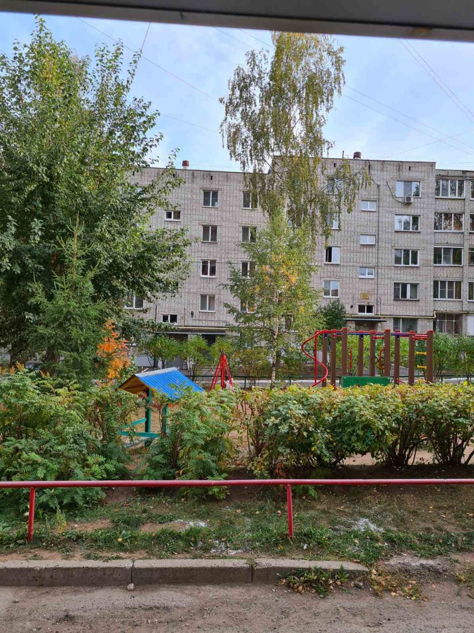 Качели на детской площадке, HD hostel Ижевск