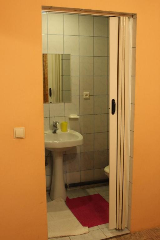 Двухместный (Двухместный номер с 1 кроватью и собственной ванной комнатой) гостевого дома Анюта на Лазурной, Адлер