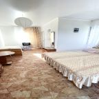 Трехместный, Гостиница Маргарита