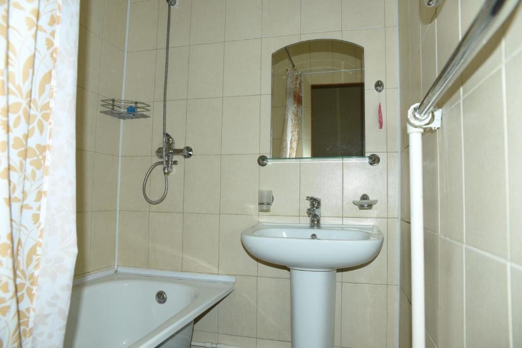Четырехместный (Четырехместный номер эконом-класса с общей ванной комнатой) отеля Альфа, Уфа