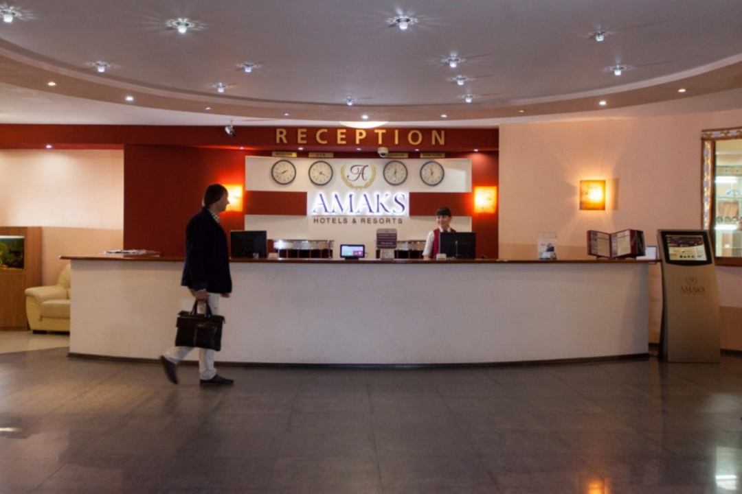 Круглосуточная стойка регистрации, Амакс Сити отель