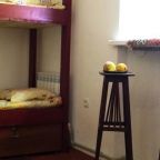 Трёхместный и более (Койко-место в 6-местном номере, Общий), Хостел Coffe Hostel 100