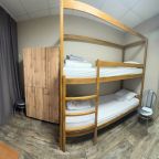 Койко-место в шестиместном номере.