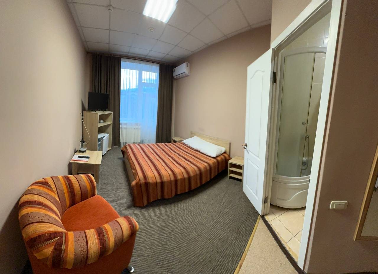 Одноместный (Номер первой категория (двуспальная кровать)), Гостиница Гранат