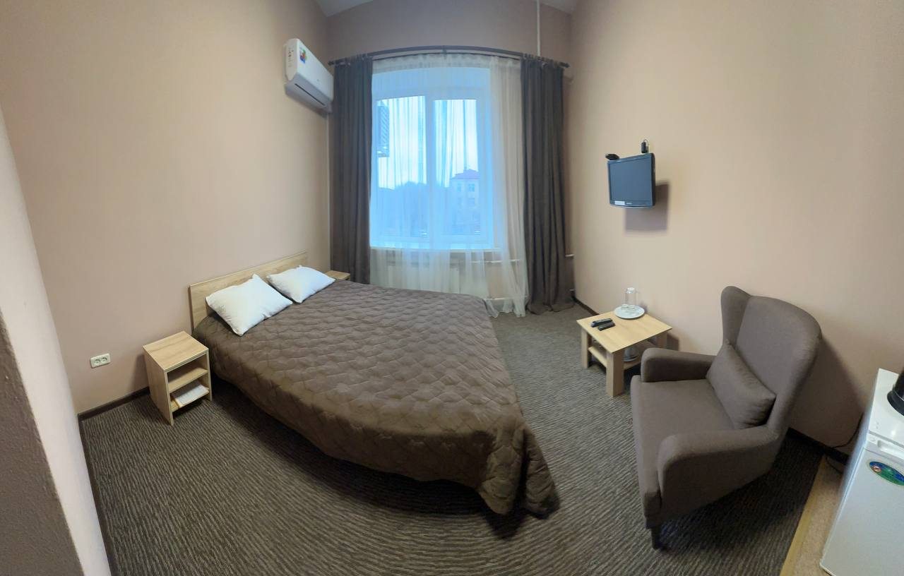 Одноместный (Номер первой категория (двуспальная кровать)), Гостиница Гранат