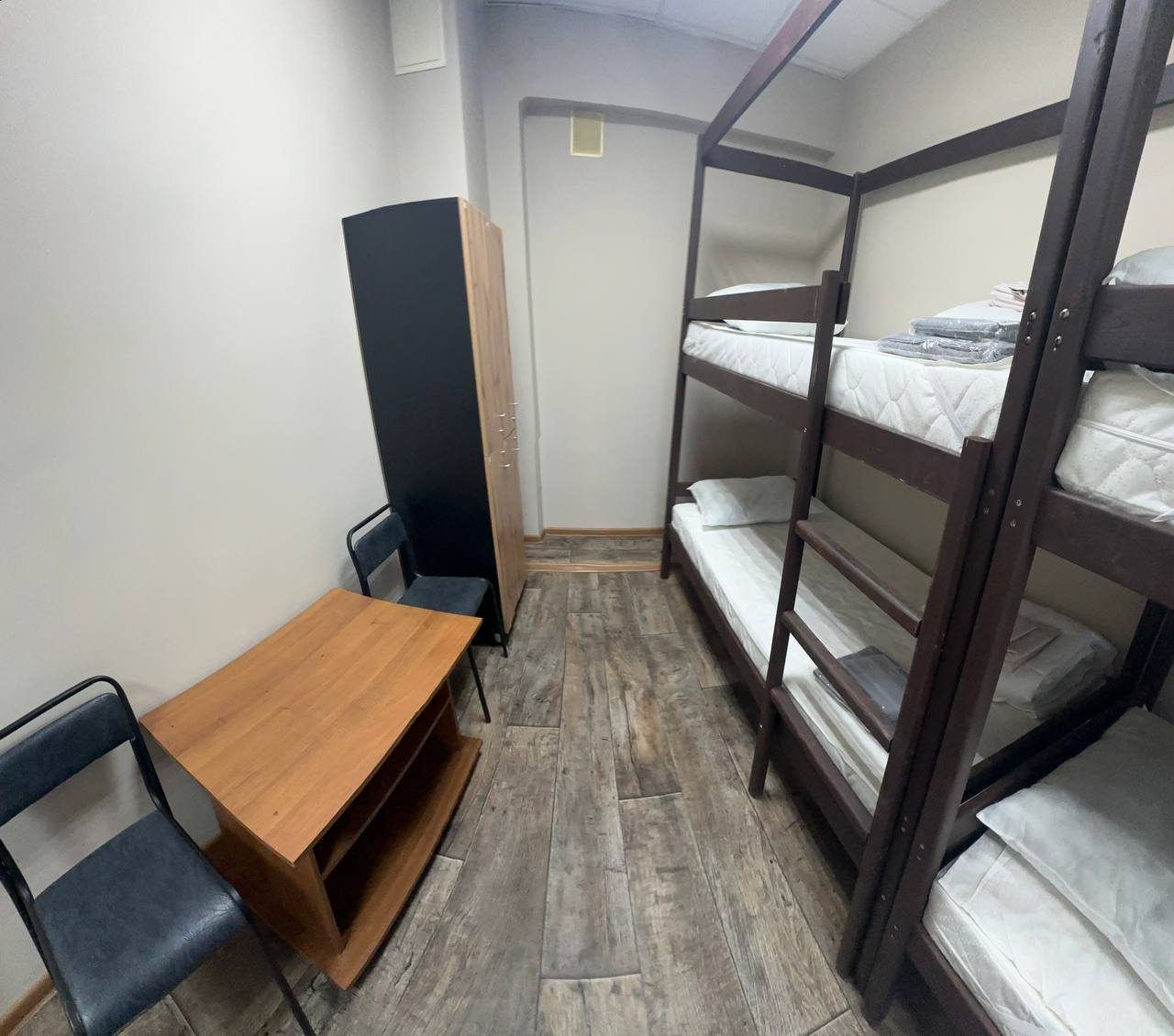 Четырехместный, Гостиница Гранат