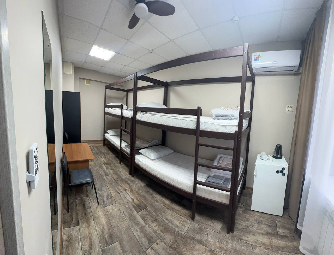 Четырехместный, Гостиница Гранат