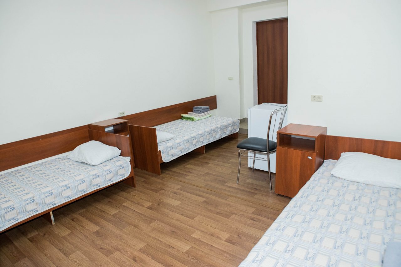 Кровать в трёхместном номере