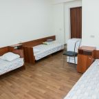 Кровать в трёхместном номере