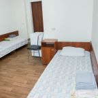 Кровать в трёхместном номере