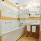 Ванная комната в номере санатория «Заполярье», Сочи