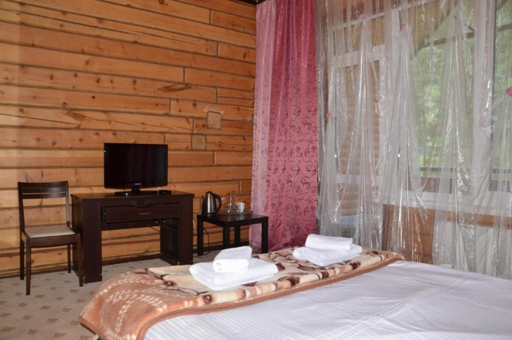Двухместный (Двухместный номер с 1 кроватью и видом на горы) отеля Золотые Пески, Усть-Муны