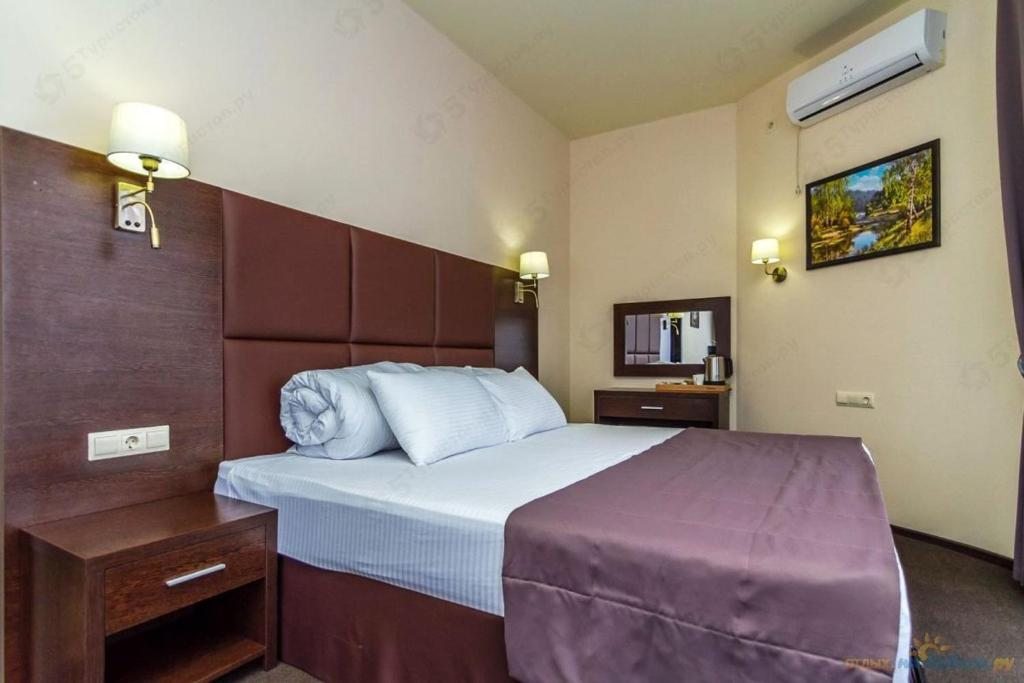 Двухместный (Улучшенный двухместный номер с 1 кроватью) отеля Добрыня, Гуамка