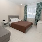 Полулюкс, Отель Центральный