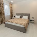 Люкс, Отель Центральный