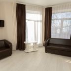 Люкс, Отель Центральный