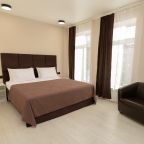 Люкс, Отель Центральный