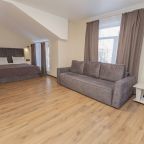 Люкс, Отель Центральный