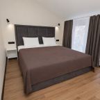 Люкс, Отель Центральный