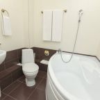 Полулюкс, Отель Центральный