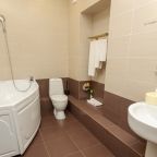 Люкс, Отель Центральный