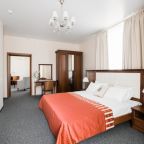 Люкс, Отель Минин